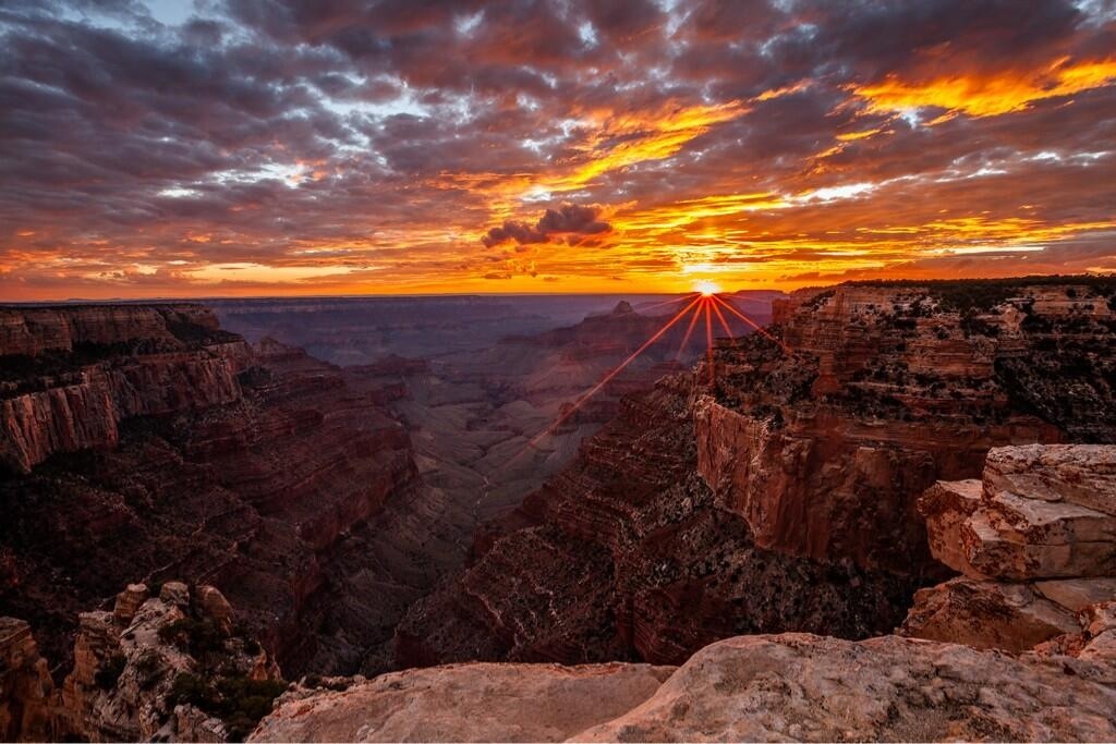Zonsondergang boven de Grand Canyon